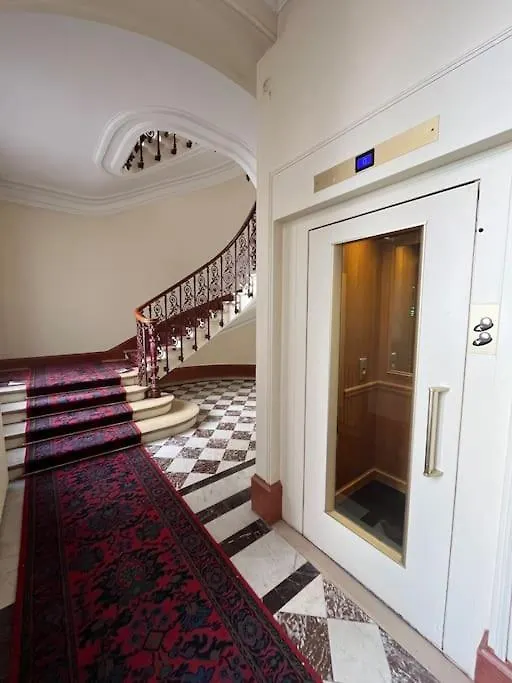 Studio Champs Elysees Apartment Paris