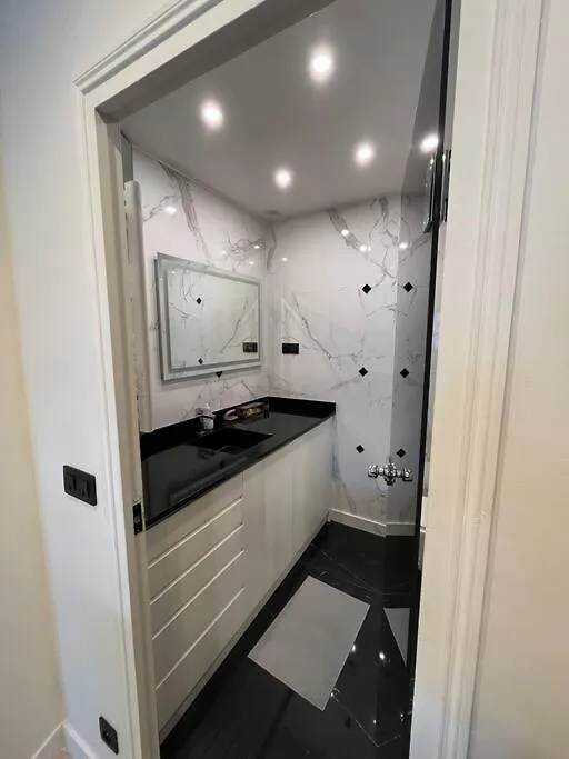 Studio Champs Elysees Apartment Paris France